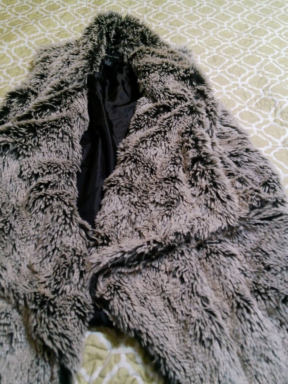 WHO WHAT WHERE  Draped Faux Fur Vest, SIZE SMALL W/ POCKETS EXCELLENT CONDITION